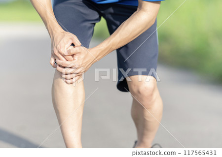 男性膝蓋疼痛 膝蓋疼痛 身體部位 117565431