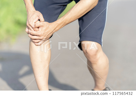 Man with knee pain, knee pain, body parts, parts Man with knee pain, knee pain, body parts, parts 117565432