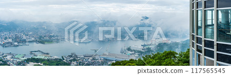 從稻佐山展望台看霧氣繚繞的長崎市區全景[長崎市] 117565545