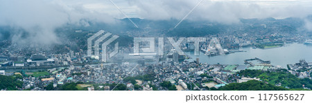 從稻佐山展望台看霧氣繚繞的長崎市區全景[長崎市] 117565627