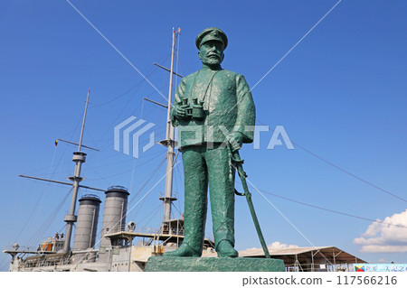 Battleship Mikasa and the statue of Heihachiro Togo 117566216