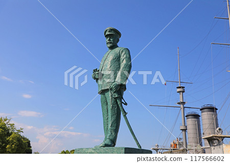 Battleship Mikasa and the statue of Heihachiro Togo 117566602