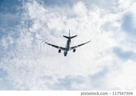 飛機從機場起飛 117567304