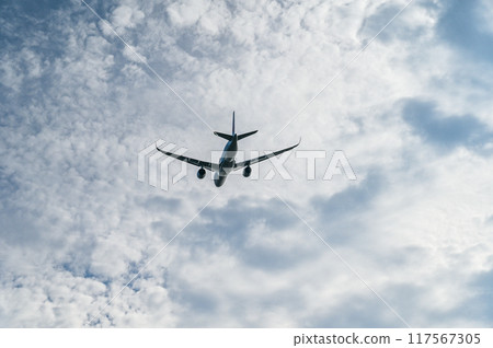 飛機從機場起飛 117567305