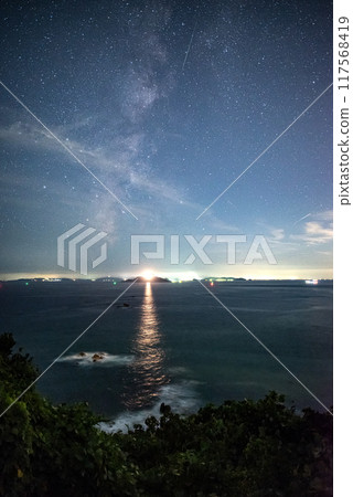 Lighthouse light and the Milky Way at Cape Irago 117568419