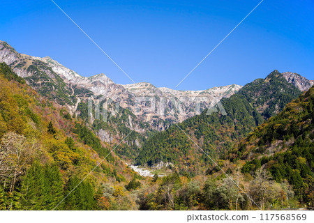 Spectacular autumn view of the Northern Alps from Shinhotaka Onsen Spectacular autumn view of the Northern Alps from Shinhotaka Onsen 117568569