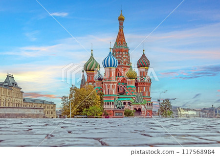 View of St. Basil's Cathedral on Red Square in Moscow 117568984