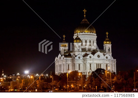 Image of the illuminated Temple of Christ the Savior in Moscow 117568985