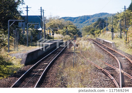 View from the train window at Atsugi Station on the Hakodate Main Line 117569294