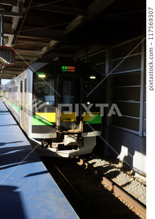 從函館本線山線HE100系列(俱知安站)看到的景色 從函館本線山線HE100系列(俱知安站)看到的景色 117569307