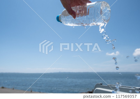 Remove the plastic bottle from the cooler 117569357