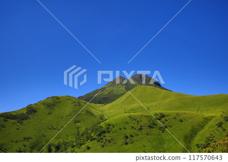Mount Yufu with the blue sky in the background 117570643