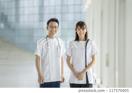 Two medical staff members, male and female, smiling and looking at the camera 117570805