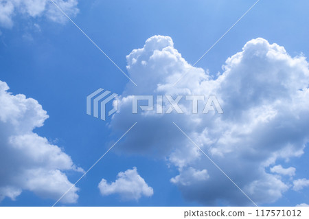 Summer's blue sky and white clouds Summer's blue sky and white clouds 117571012