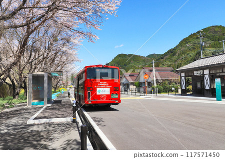 Hidahikosan Line BRT Hoshusan Station and a red bus in Toho Village, Asakura District, Fukuoka Prefecture Hidahikosan Line BRT Hoshusan Station and a red bus in Toho Village, Asakura District, Fukuoka Prefecture 117571450