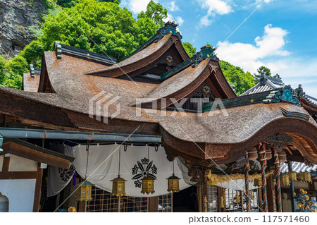 The worship hall of Hozanji Temple in Ikoma City, Nara Prefecture The worship hall of Hozanji Temple in Ikoma City, Nara Prefecture 117571460