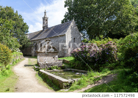 The fountain of the chapel of Notre-Dame-de-Bonne-Nouvelle in Locronan The fountain of the chapel of Notre-Dame-de-Bonne-Nouvelle in Locronan 117572498