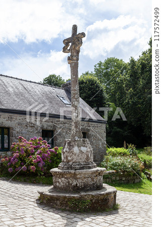 Calvary cross of the chapel of Notre-Dame-de-Bonne-Nouvelle in Locronan Calvary cross of the chapel of Notre-Dame-de-Bonne-Nouvelle in Locronan 117572499