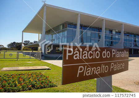 information board of Palacio do Planalto, headquarters of the Presidency of the Republic of Brazil, in Brasilia city information board of Palacio do Planalto, headquarters of the Presidency of the Republic of Brazil, in Brasilia city 117572745