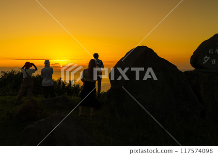 The sunset seen from the last sunset viewing hill in Japan 117574098