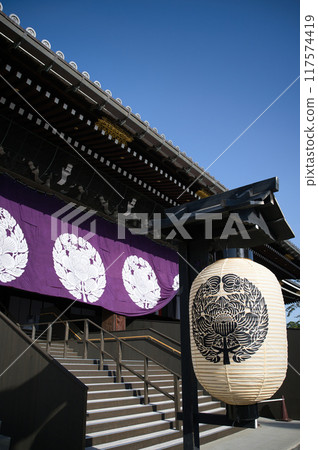 清晨無人的東本願寺 117574419