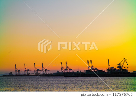 Osaka South Port at dusk 117576765