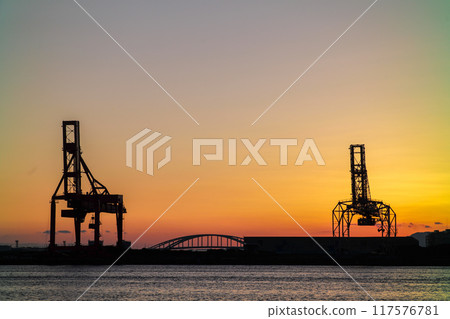 Osaka South Port at dusk 117576781