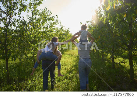 parents ride their children on their backs 117577000