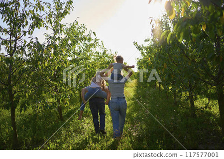 parents ride their children on their backs parents ride their children on their backs 117577001