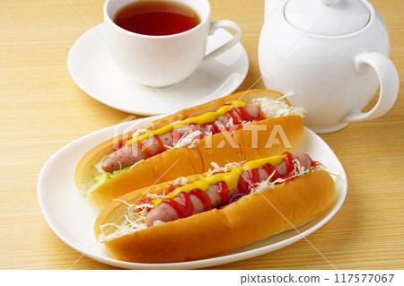 hot dog  117577067