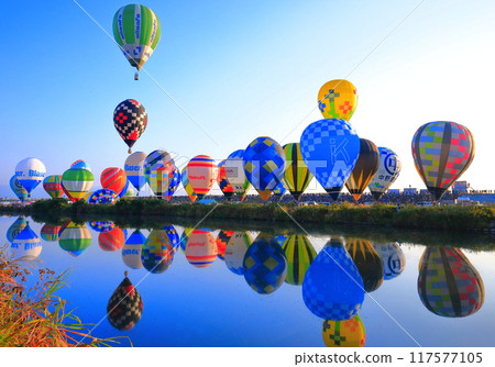 [Saga Prefecture] Simultaneous takeoff of the symmetrical Saga International Balloon Fiesta 117577105