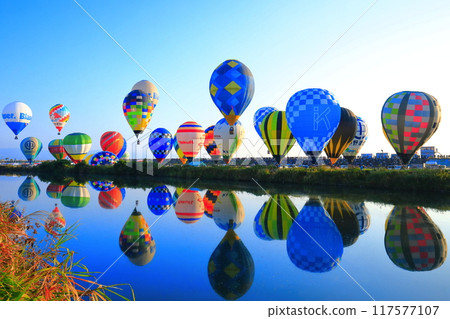 [Saga Prefecture] Simultaneous takeoff of the symmetrical Saga International Balloon Fiesta 117577107