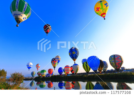 [Saga Prefecture] Simultaneous takeoff of the symmetrical Saga International Balloon Fiesta 117577108