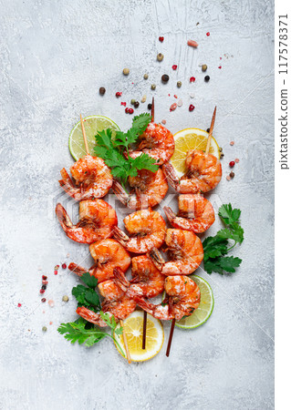 Fried shrimp, without a head, on skewers, shrimp kebabs, with spices, grilled, homemade, without people, 117578371