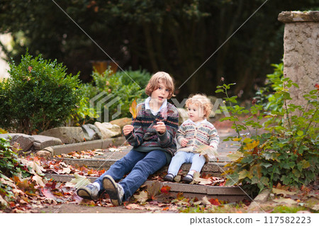 Kids play in autumn park 117582223