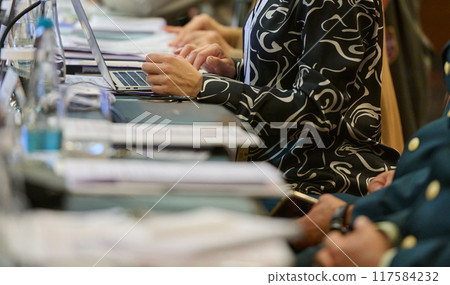 Dynamic Business Seminar: Strategic Collaboration and Project Planning 117584232