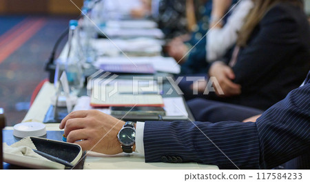 Dynamic Business Seminar: Strategic Collaboration and Project Planning 117584233