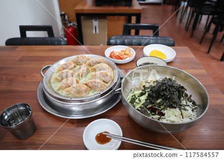 韓國食品Mandu和Jolmyeon 117584557