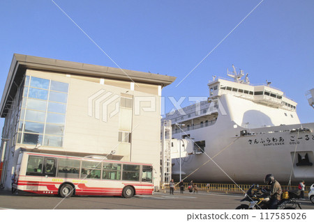 Nishi-Oita Port Ferry Terminal / Ikuishi 5, Oita City, Oita Prefecture 117585026
