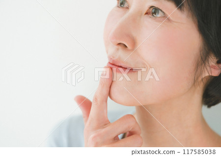 female, lady, woman 117585038