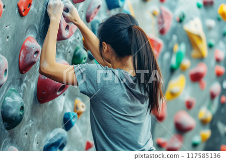 抱石的女人的背影 117585136