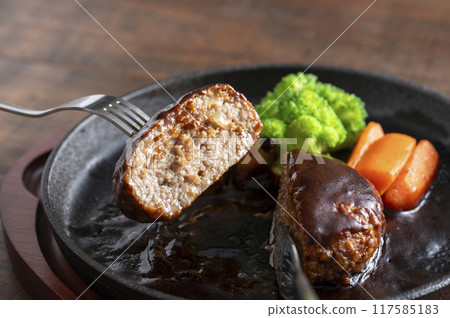 Hamburg steak served on a steak plate Hamburg steak served on a steak plate 117585183