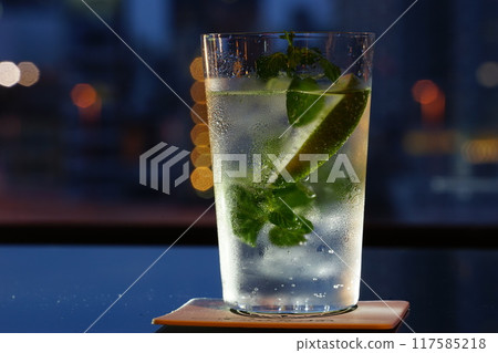 Bar Cocktail Gin and Tonic Bar Cocktail Gin and Tonic 117585218