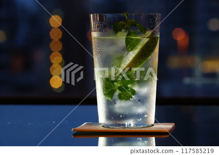 Bar Cocktail Gin and Tonic Bar Cocktail Gin and Tonic 117585219
