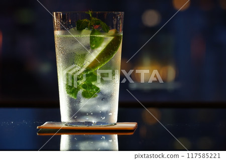 Bar Cocktail Gin and Tonic Bar Cocktail Gin and Tonic 117585221