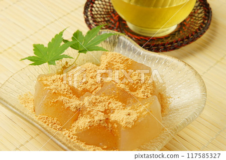 Delicious warabimochi Delicious warabimochi 117585327