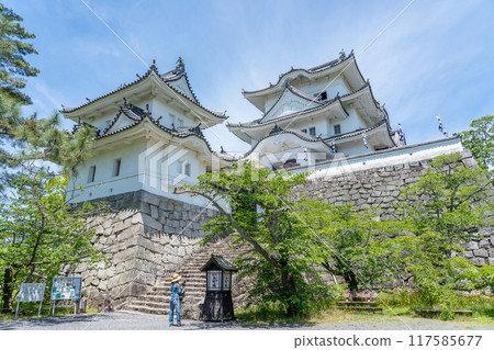 三重縣伊賀市、伊賀上野城堡塔樓和初夏的遊客 117585677
