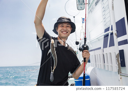 享受海釣的男人 享受海釣的男人 117585724