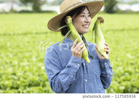 Women with harvested vegetables 117585916