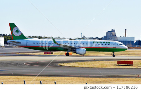 EVA Air A321 Toyosan taxiing EVA Air A321 Toyosan taxiing 117586216